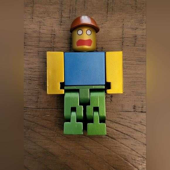 Jazwares Roblox Dungeon Quest 2.5" Inch 6 Count Action Figure Lot W/ Goliath - Picture 2 of 7